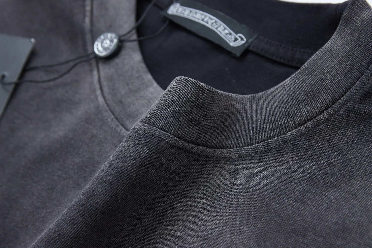 🅿️230 High quality ✨Cro❤✨🆕Classic logo letter pattern short sleeves. Official website synchronization, pure cotton fabric at the counter! Comfortable against the skin, durable and easy to wear, classic and simple logo design, meticulous original craftsmanship, customized 290G same vat dyed fabric, very comfortable to the touch, latest brick cabinet synchronization, OS off-shoulder version, fashionable and personalized, super versatile and good-looking, very suitable for both men and women, a must-have style, tag, collar label, washed wheat, three labels complete, black, white, 2️⃣ color S M L XL